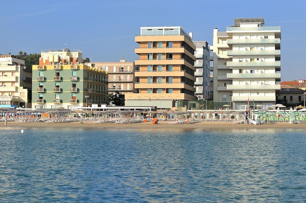 Hotel Delle Nazioni Pesaro Buitenkant foto